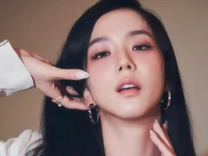 kimjisoo超话#金智秀elle新加坡30周年刊封#【231102】电脑壁纸来袭