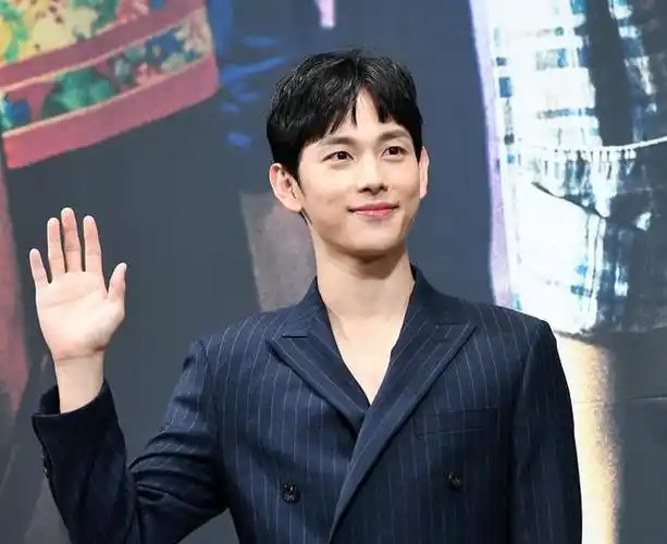 韩国男星排名前30韩国最帅男星前十名