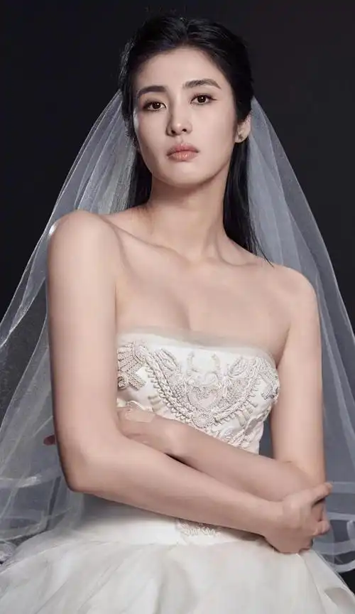 中国女足赵丽娜天使般的颜值