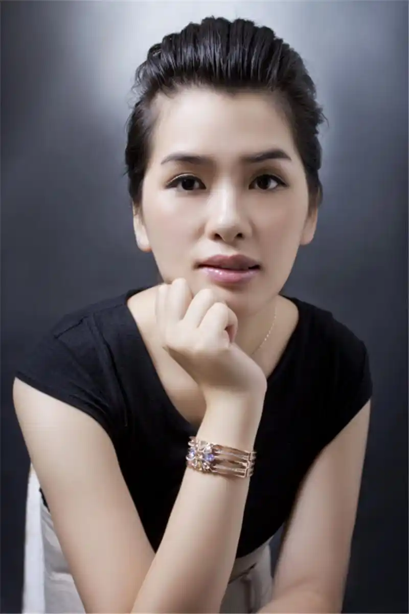 谢晓蕾-设计师个人形象照