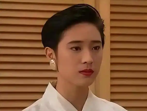 让人发现了陈法蓉,陈法蓉出演了电影《赌侠》,在电影中陈法蓉的扮相不