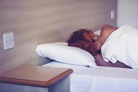 房间室内家具床家庭台灯枕头房子酒店装饰现代奢侈品公寓舒适睡眠餐桌