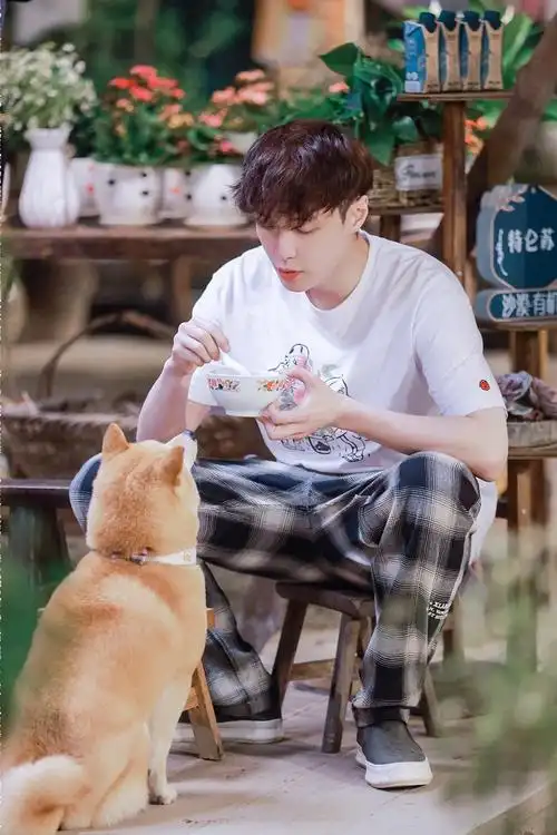 张艺兴《向往的生活5》翻身做家长 与"小朋友"欢度六一