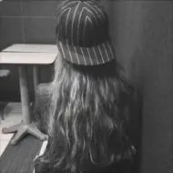 qq女生头像背影带帽子霸气的