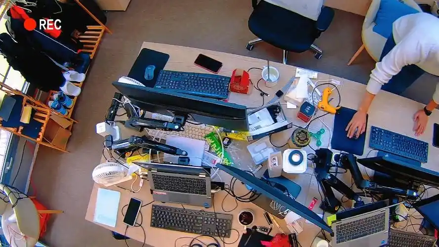 办公室桌面整理下