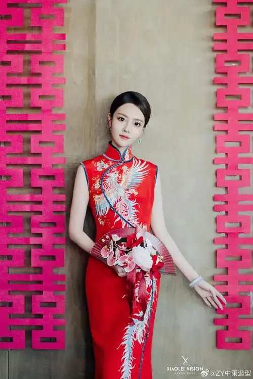 大连婚礼跟妆超话  -  温婉新中式旗袍新娘妆造~||婚礼造型  -  #zy