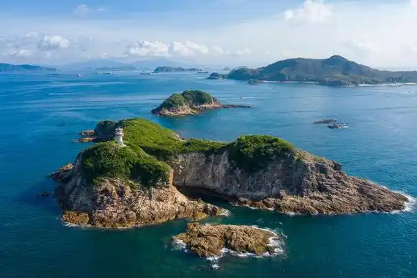 大亚湾是广东省惠州市中国南海重要海湾沿海最优良的海湾之一,拥有