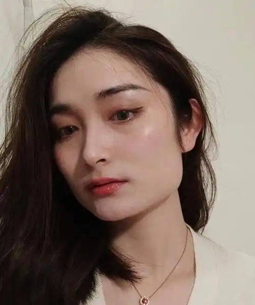 方脸短发发型(方脸女生如何变好看?短发高级)