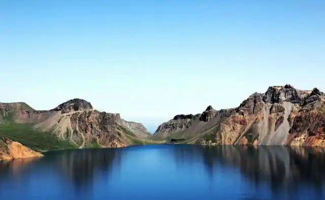 中国第一深湖:最深达373米,曾由我国独有,如今却一国一半