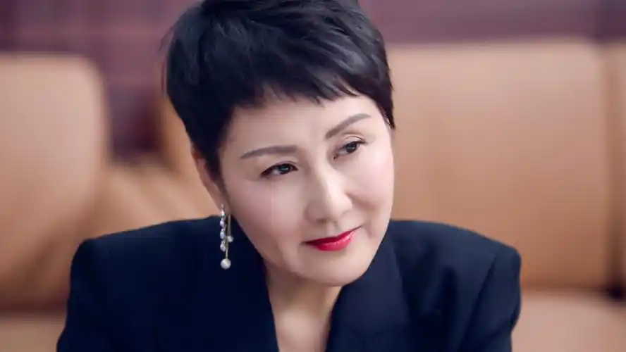 张凯丽《完美关系》霸气来袭 国民妈妈颠覆印象气场全开