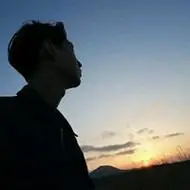 四十岁成熟稳重男人背影头像