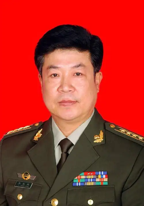 李生荣(其他人物相关)李生荣,男,1959年生于内蒙古准格尔旗,原武警
