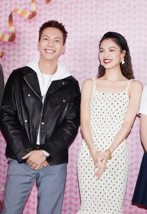 秋裤女神钟楚曦一句话把陈伟霆撩红脸车速太快让人期待宠爱