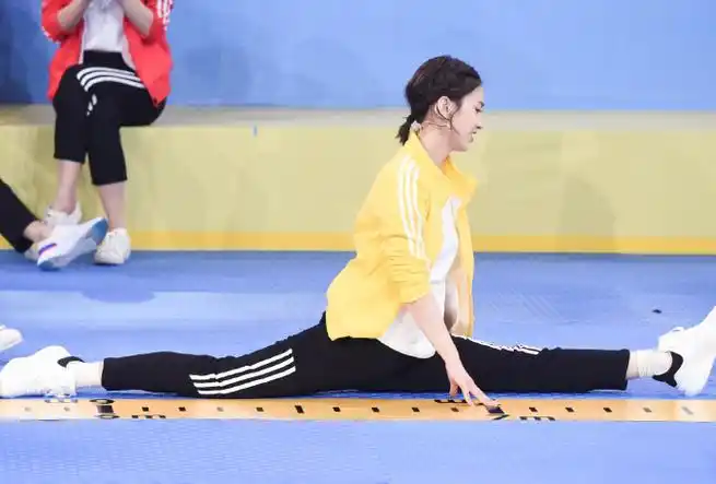 黄圣依 一字马##王牌对王牌