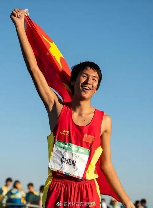 曾飞越何炅走红的中国15岁初中生 又用这一跳震惊世界