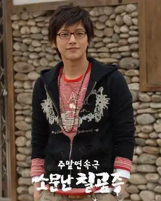 在国内闯荡四处碰壁的朴海镇索性更改了自己的发展计划,开始把目光