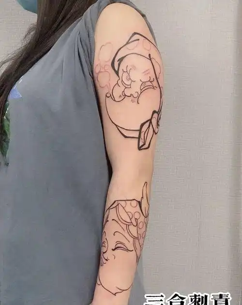 花臂初部割线纹身图片_手臂纹身图案