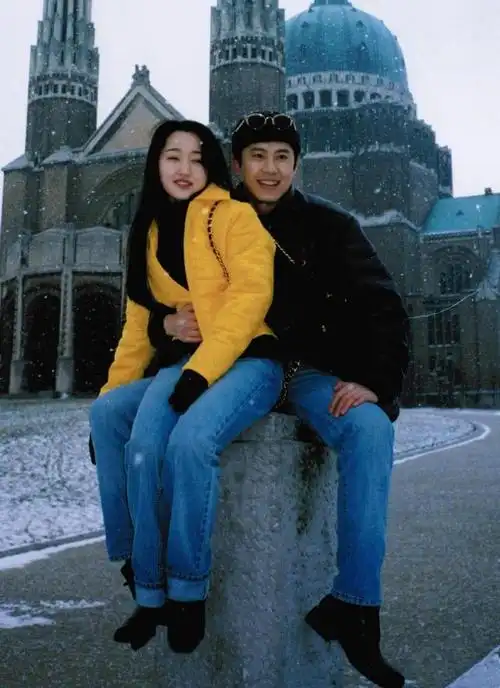 杨钰莹与初恋赖文峰分手后他出狱后低调结婚她至今还未婚未育