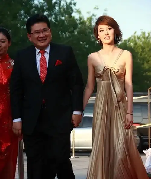 40岁王冠终于传出喜讯通过央视你好生活官宣要结婚了