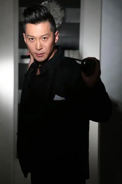 p>周航,10月7日出生于辽宁省沈阳市,中国内地男演员,毕业于 a target