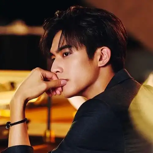 成熟帅气侧脸男生头像图片