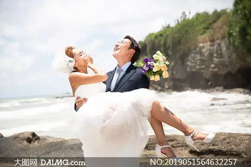被抱起来的美女婚纱照摄影高清原片