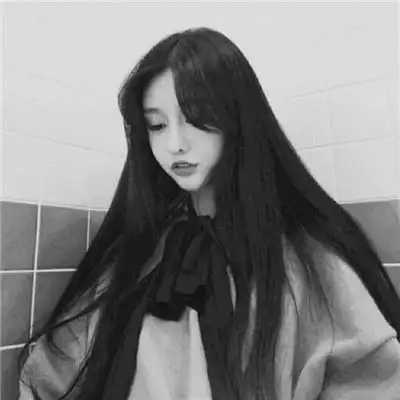 黑白头像女生带点伤感头像2020 你有我说也说不完的坏脾气