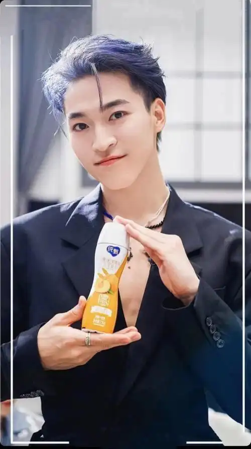 赞多 创造营第二次公演的发色太好看了,是ak都承认的好看,哈哈哈