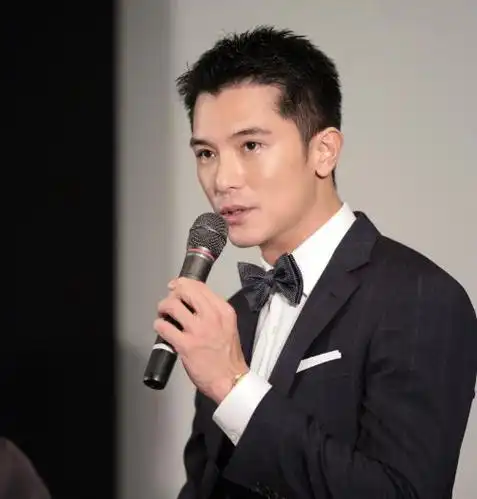 邱泽演技蜕变 邱泽在电影中饰演一个智力只有8岁的爸爸,演技得到认可