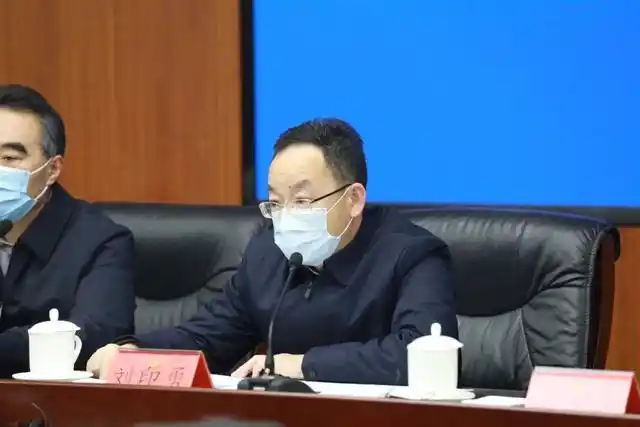 这一夜 郫都区区长:谢谢你 昨晚的发布会上,刘印勇动情地说 感恩兄弟