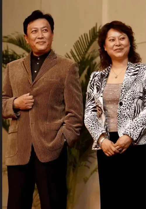 李明,内地影视作品中常见的反派演员,其代表作有《大宅门》《奔腾年代