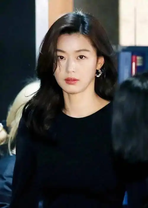 即使已经41岁了,全智贤的魅力也没有