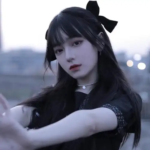 2020最好看的微信头像女生简单大方两张一组