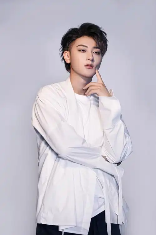 黄子韬新代言官宣 综艺《说唱新世代》态度宣传片曝光