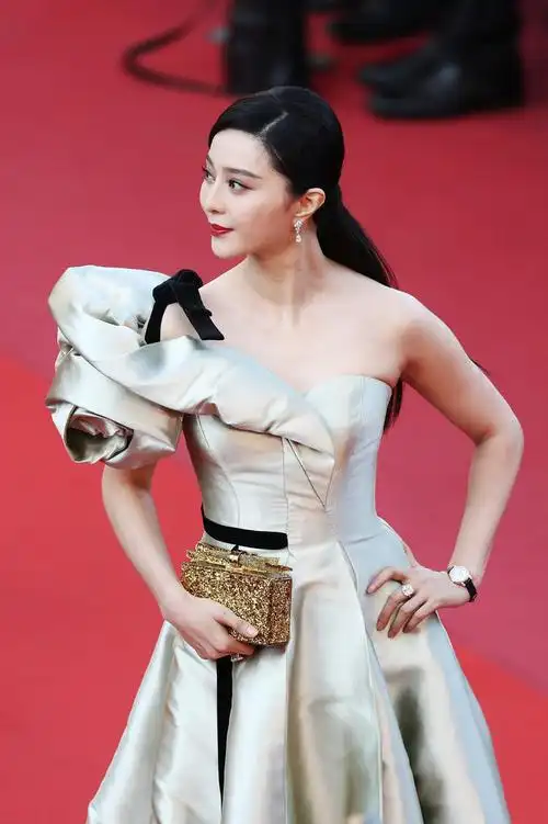 范冰冰戛纳电影节最新红毯照图片