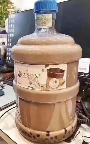 秋天的第一杯奶茶你喝了吗要喝就喝大杯的小杯的不过瘾