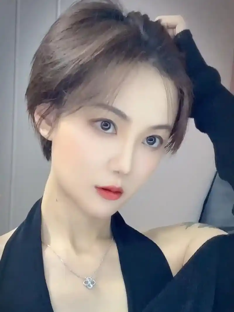 瓜子脸 鹅蛋脸的好看短发 女生减龄短碎发,适合额头窄脸型长的女生