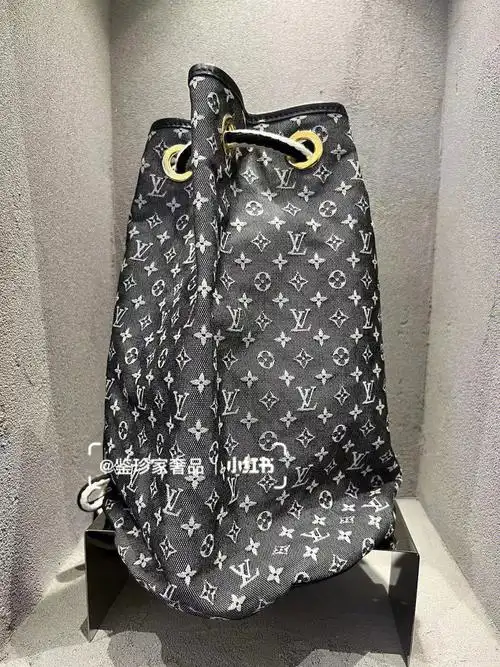 lv抽绳牛仔双肩包