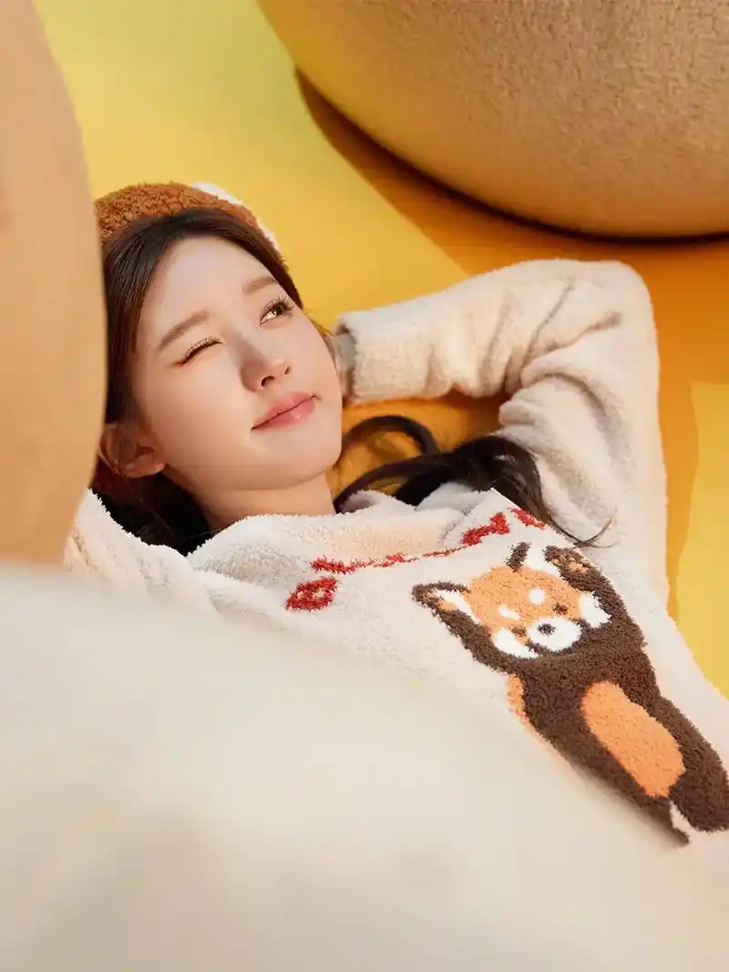 赵露思 的现场花絮照来啦!真的太太太太太太太可爱了,软萌萌 - 兑音