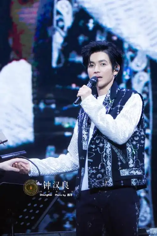 钟汉良超话#钟汉良o巡回演唱会#我哇真是个大漂亮这才是盛世美颜