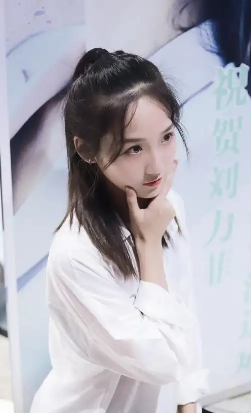 刘力菲[超话]# |你像宇宙浩瀚无际任由我. 来自空留余音_demo - 尾