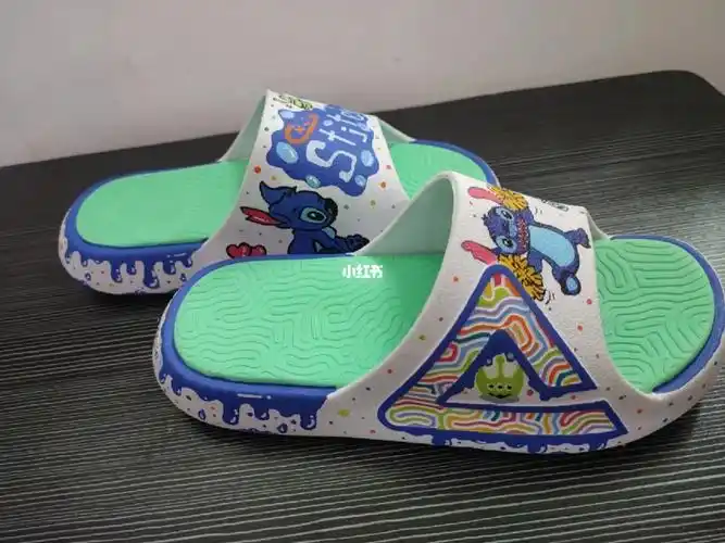 匹克态极拖鞋绘画