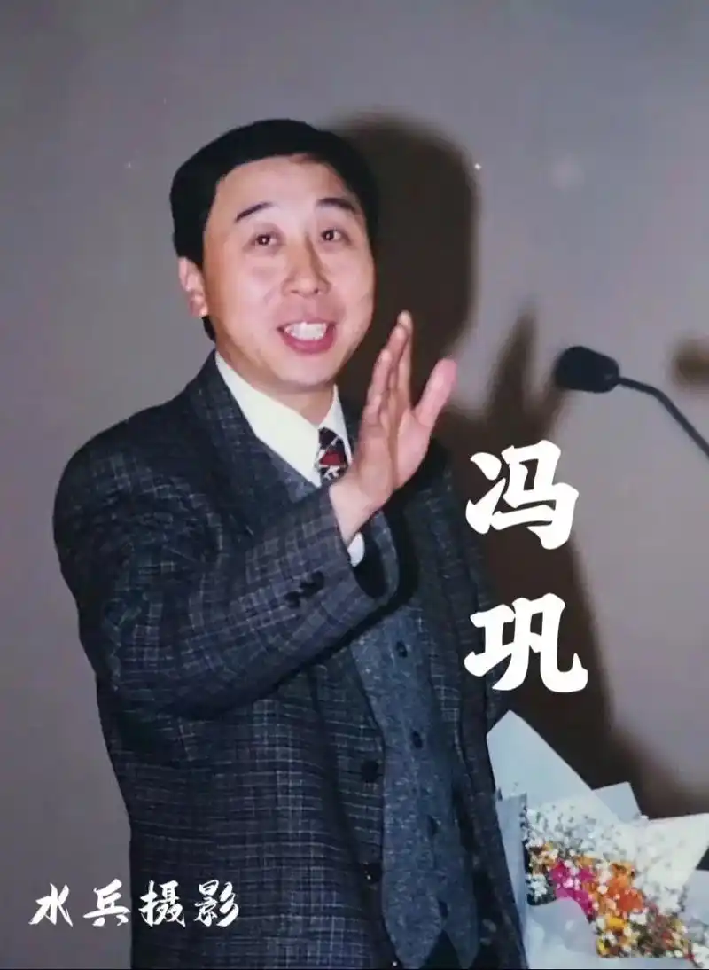 水兵摄影:中国内地相声,影视演员-冯巩.【冯巩简介选自网络】 - 抖音