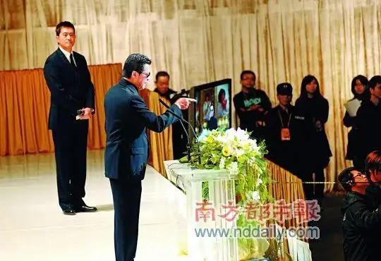 邓光荣性格鲜明脾气爆 曾为肥肥"公审"郑少秋