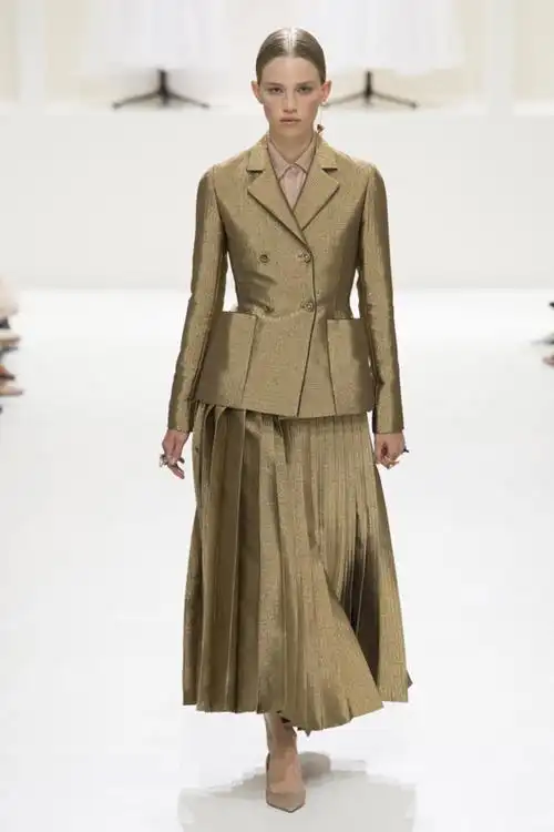 christian dior(迪奥)于巴黎高定时装周发布2018秋冬高级定制系列