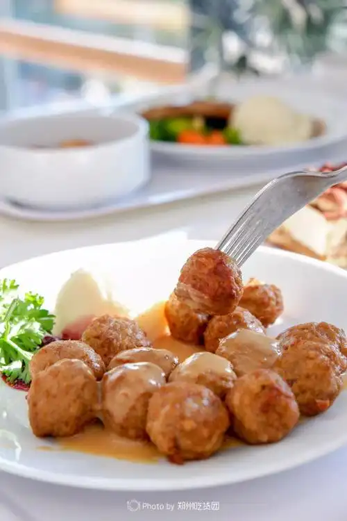 瑞典风味肉丸有口皆碑,如果列一份来宜家必吃清单,这份肉丸一定榜上有