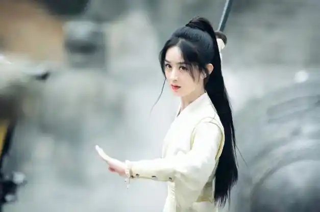 人前拼命三娘,人后拼命爬床,"朝阳v姐"赵丽颖现形形记