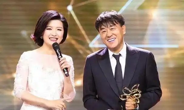 回顾演员何冰为何结婚几十年零绯闻看看妻子是谁就知道了