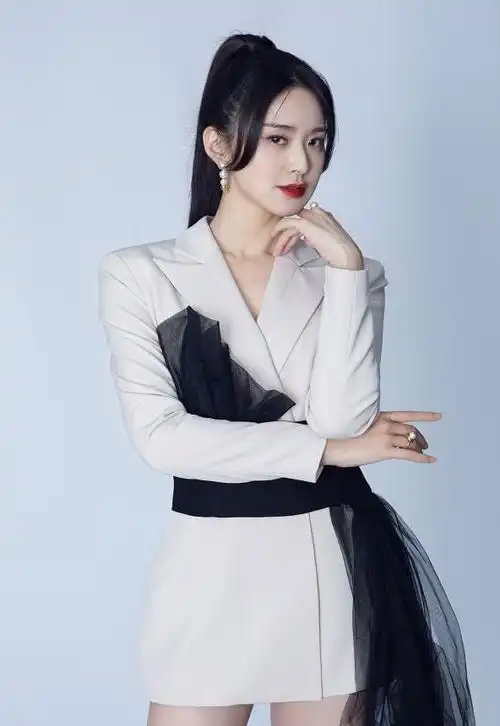 湖南卫视新晋女主持人感觉不比谢娜差颜值气质都很惹眼