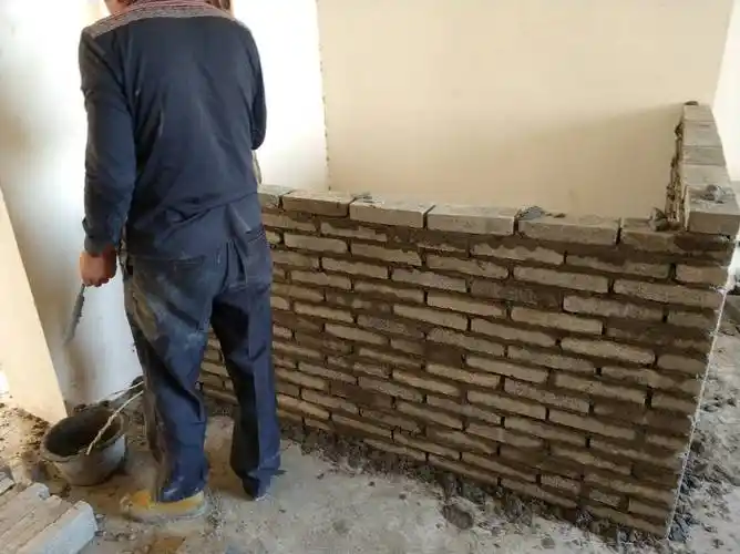 砌墙用了一千多块砖,好多钱啊,水泥好像又涨价了